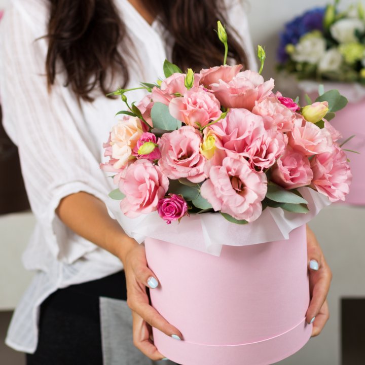 Эустома в шляпной коробке в Омске