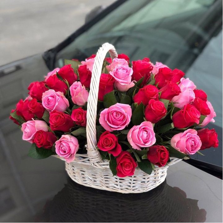 Корзина с розами  в Омске