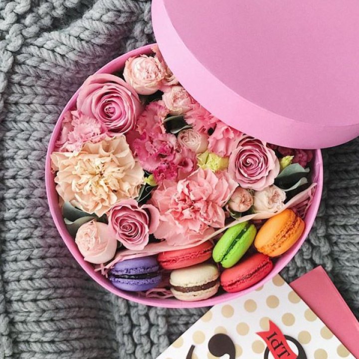 Цветочный бокс пинк в Омске