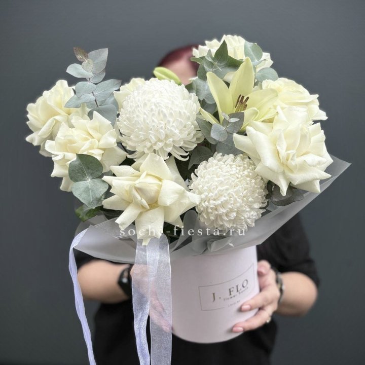 Цветы в шляпной коробке  в Омске