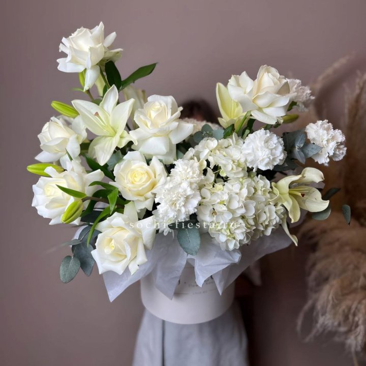 Цветочный бокс "Вайт дримс" в Омске