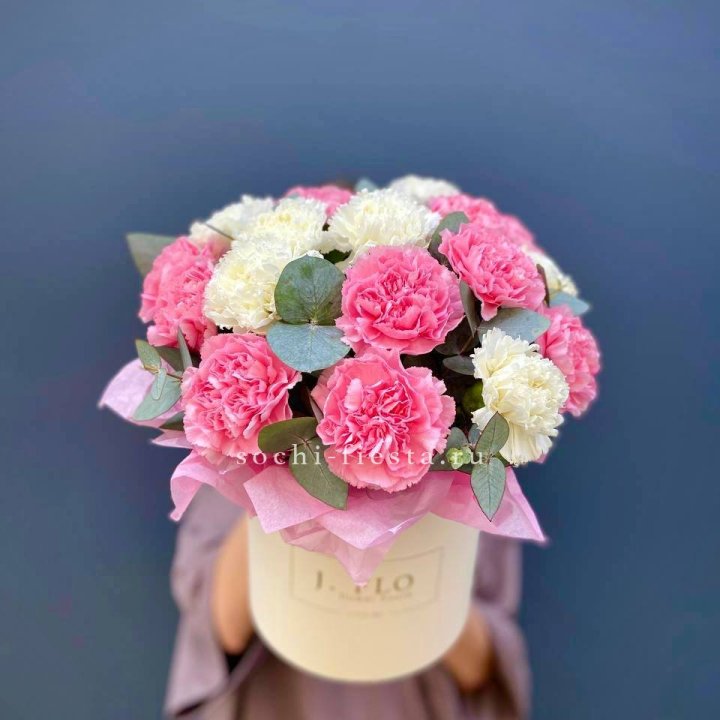 Диантусы в цилиндре в Омске