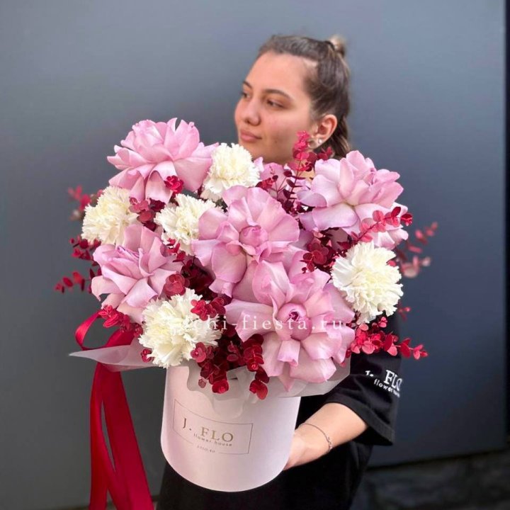 Бокс с французскими розами "Вела вита" в Омске