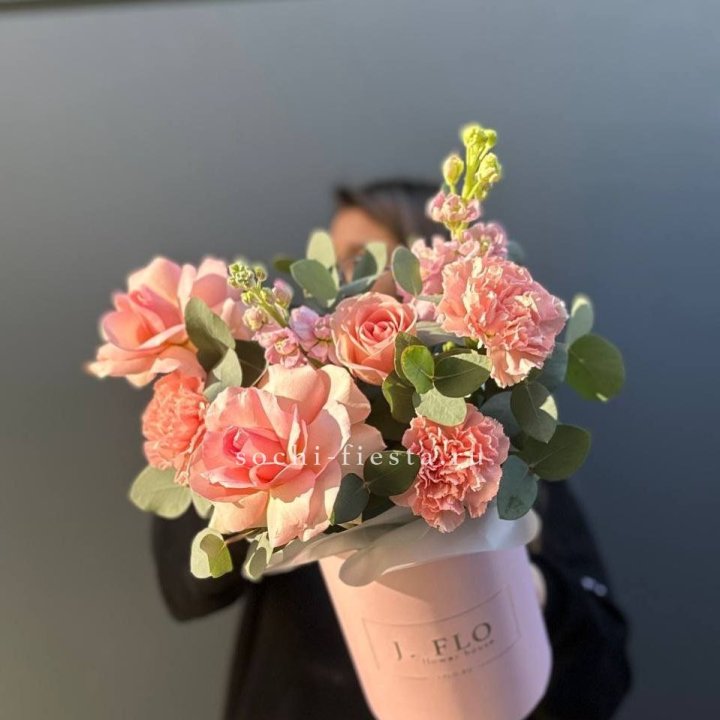 Цветы в боксе "Сизара" в Омске