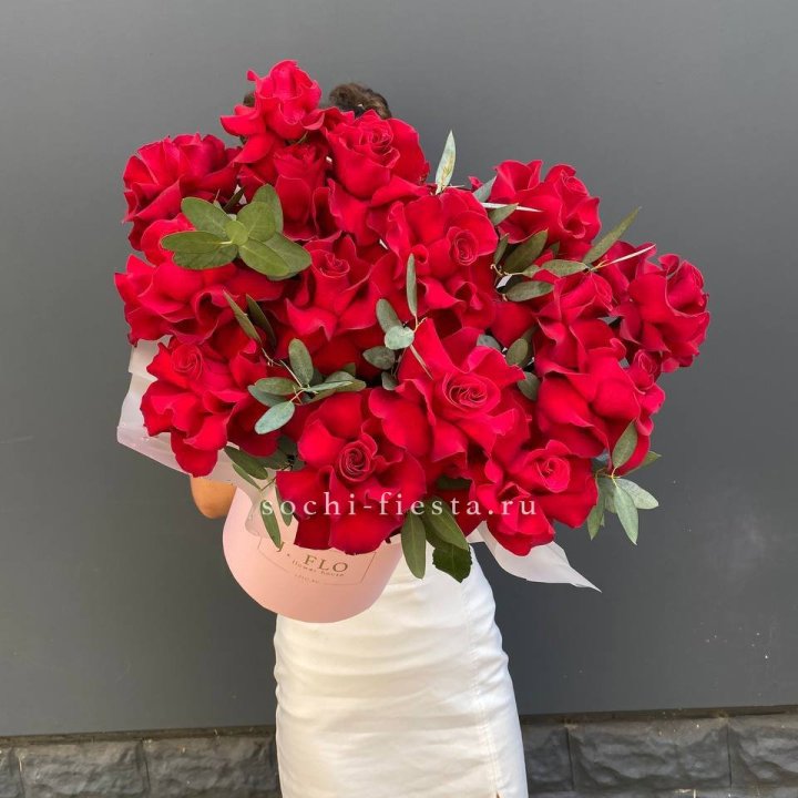 Бокс из 17 французских роз в Омске