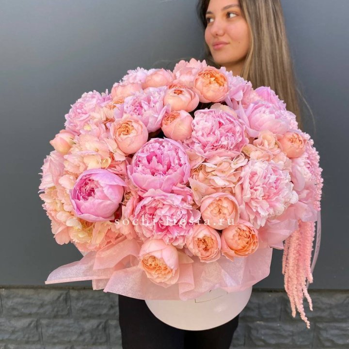 Коробка с пионами "Дабл фловер" в Омске