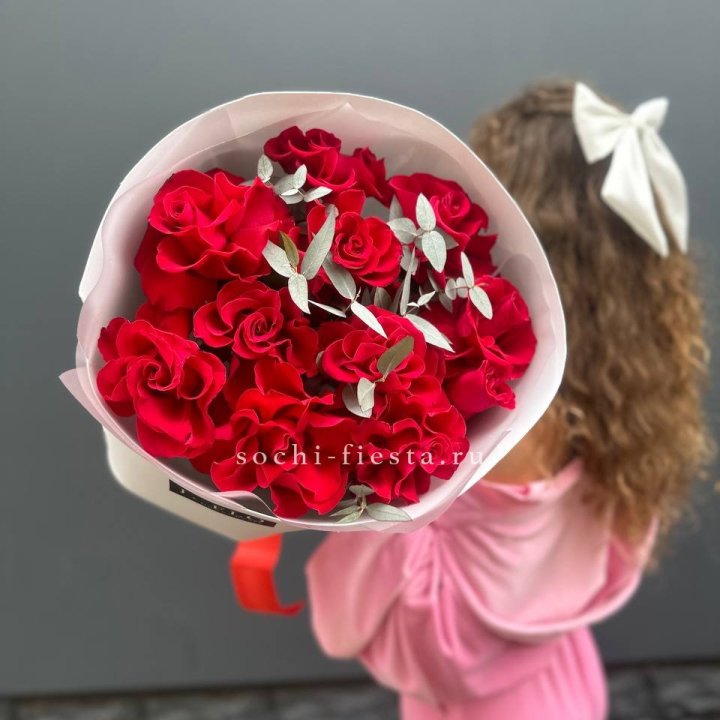 11 Красных французских роз в Омске