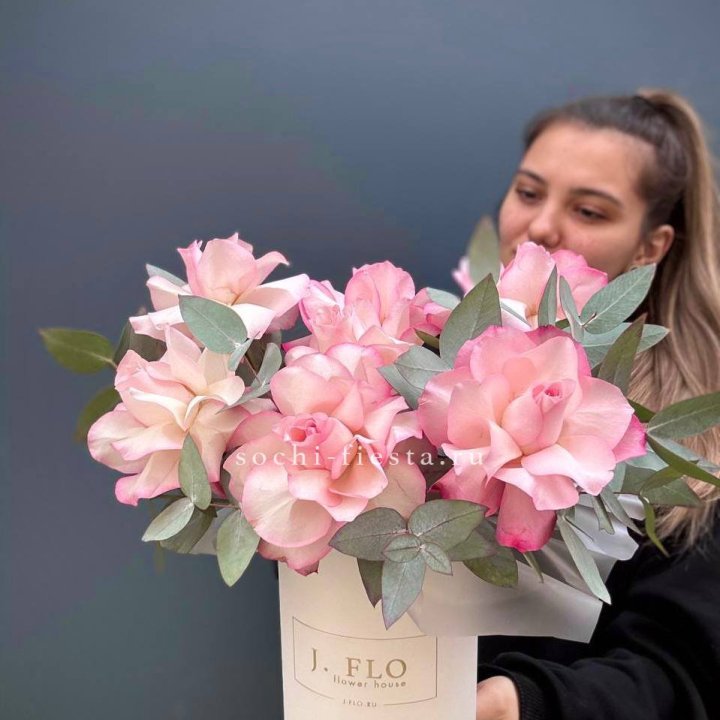 7 Французских роз в боксе в Омске