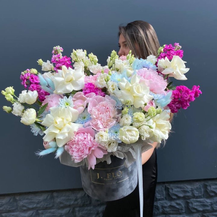 Дизайнерский цилиндр "Пионы гарден" в Омске