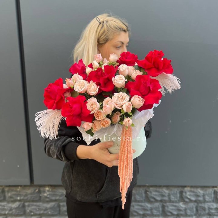 Бокс с нежными розами  в Омске