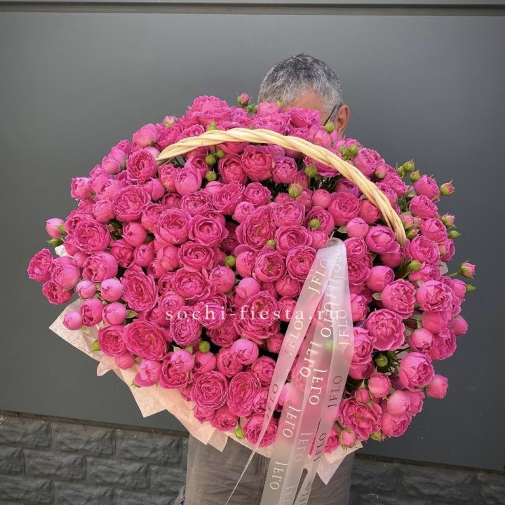 Корзина роз Мисти Баблс 151 в Омске