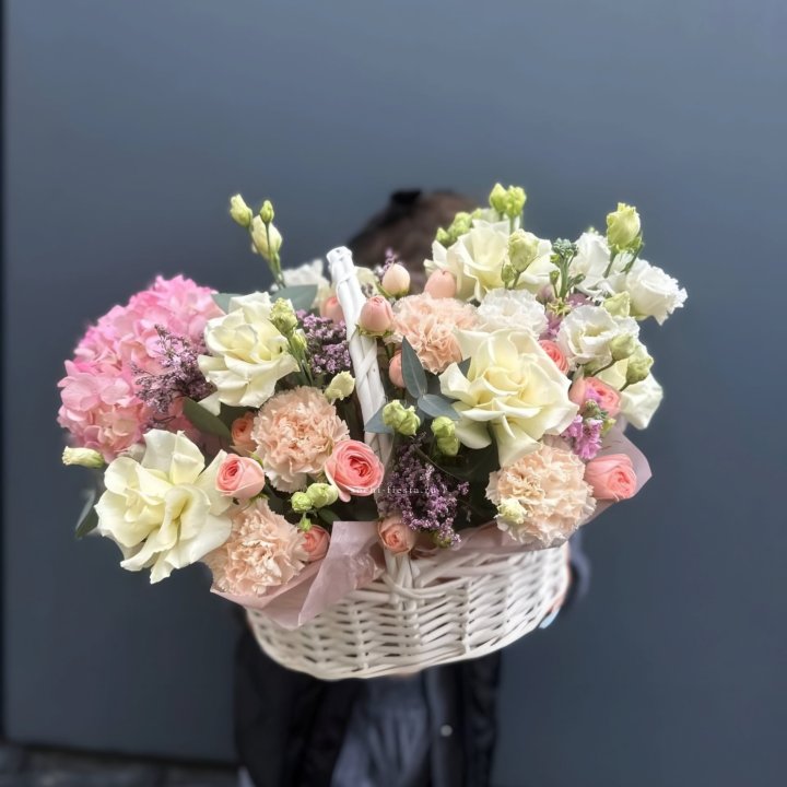 Цветочная корзина "Софтнес" в Омске