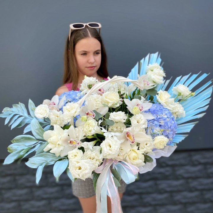 Цветочная корзина "Блю винч" в Омске