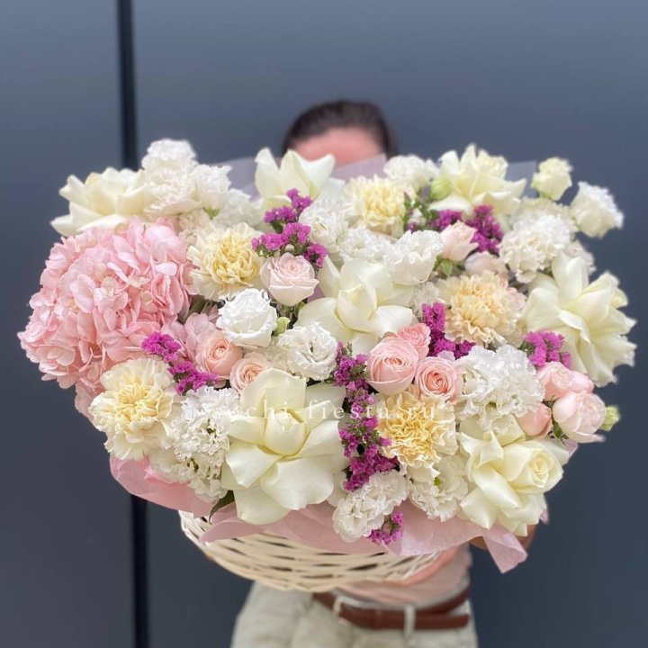 Корзина "Воздушная нежность" в Омске