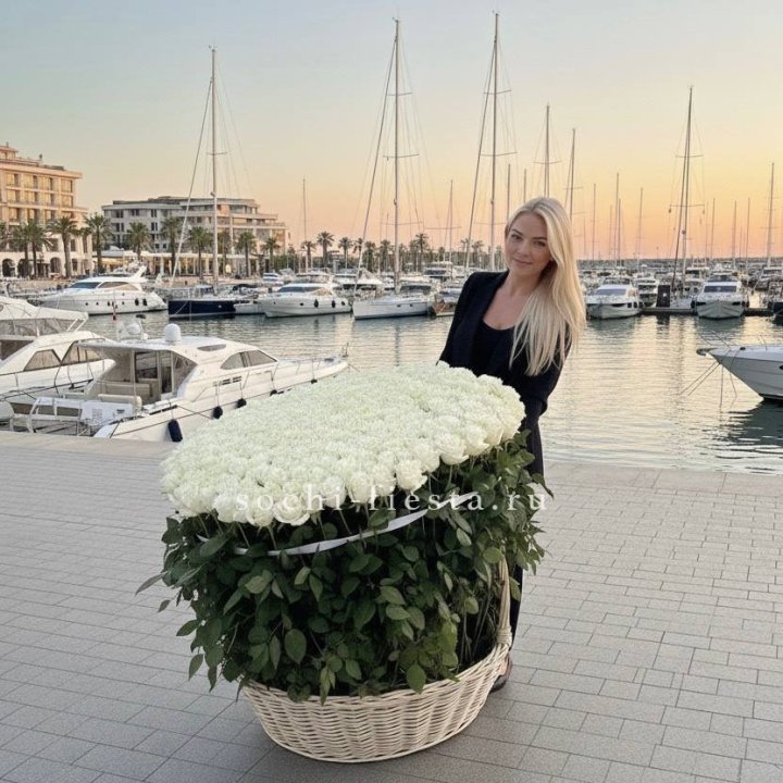 301 высокая роза в корзине в Омске