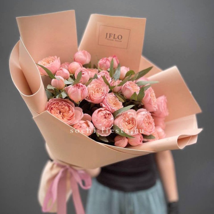 Букет из 9 кустовых роз Джульетта в Омске