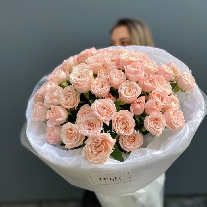 Букет кустовых роз Бомбастик в Омске