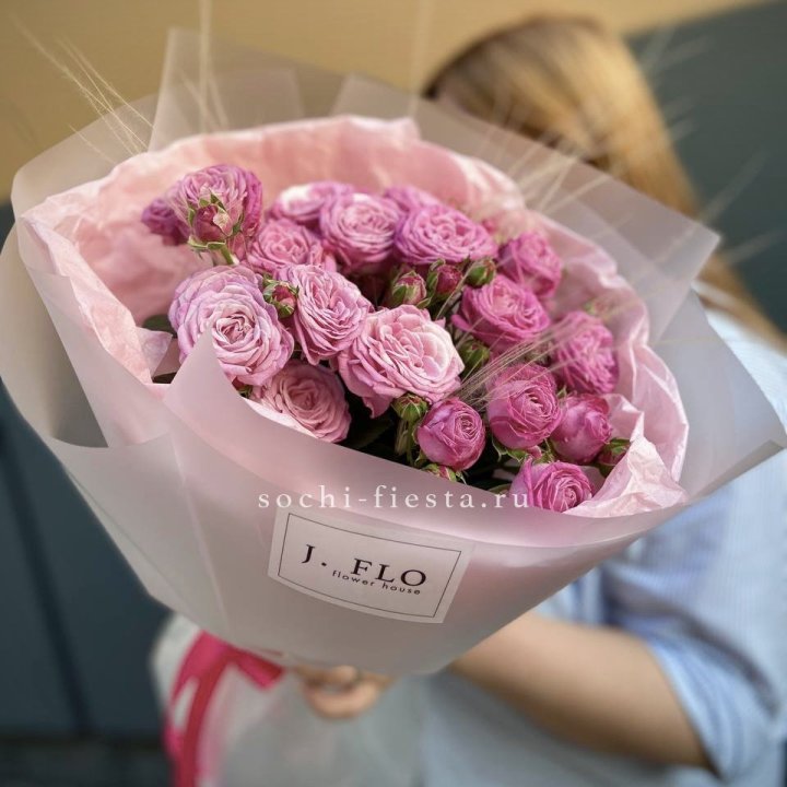 Пионовидные розы Мадам Бомбастик Pink в Омске