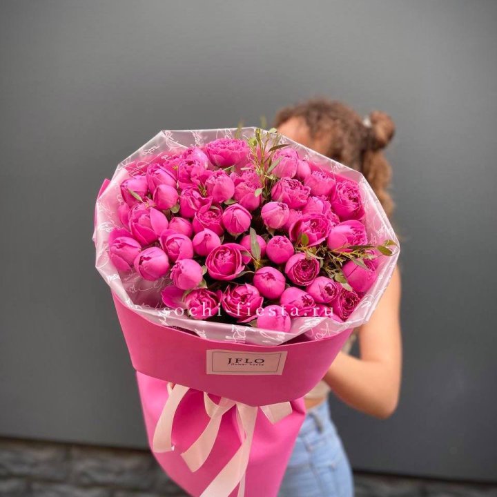 Кустовые розы букет Мисти Баблс в Омске