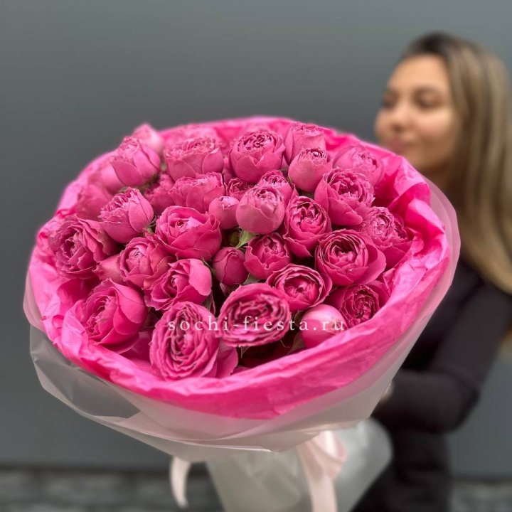 Букет из пионовидных роз  в Омске