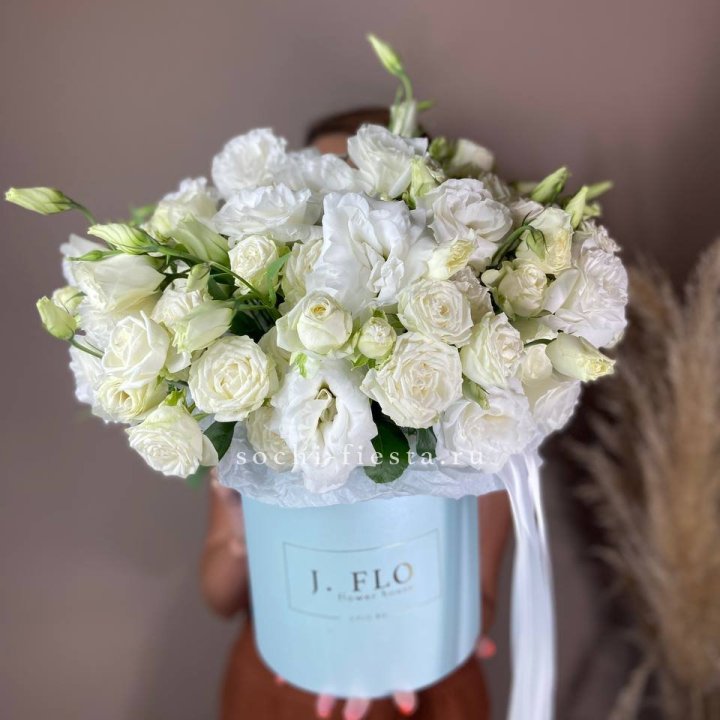 Бокс кустовых роз и эустомы  в Омске