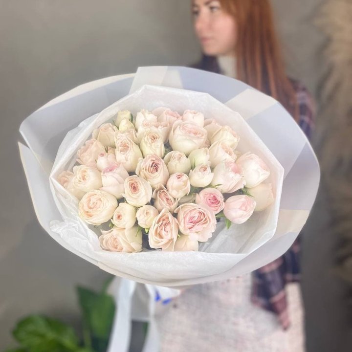 Букет кустовых роз в Омске