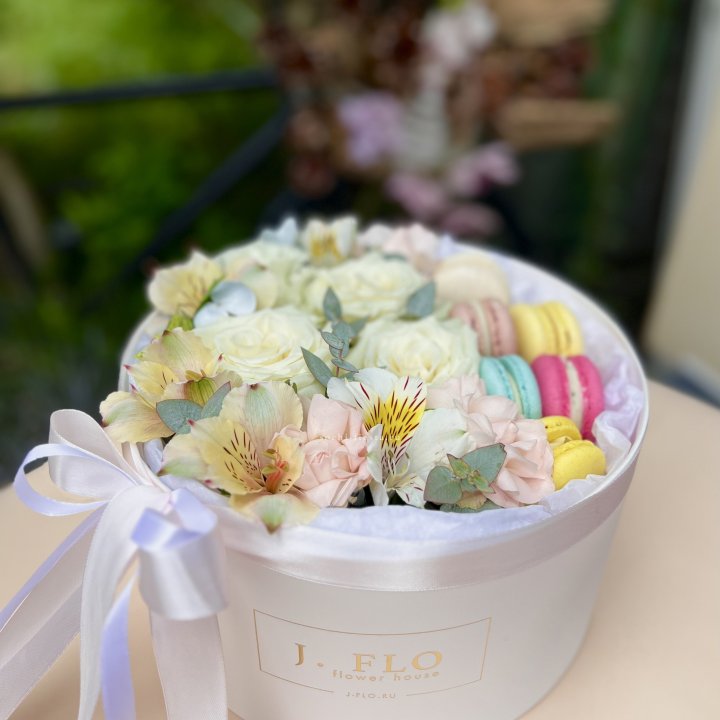 Цветочный бокс "Ника" в Омске