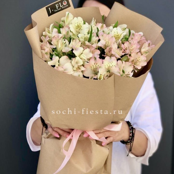 17  альстромерий в крафте в Омске