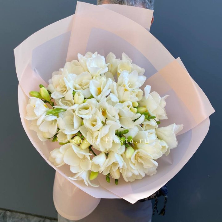 Букет белых фрезий  в Омске