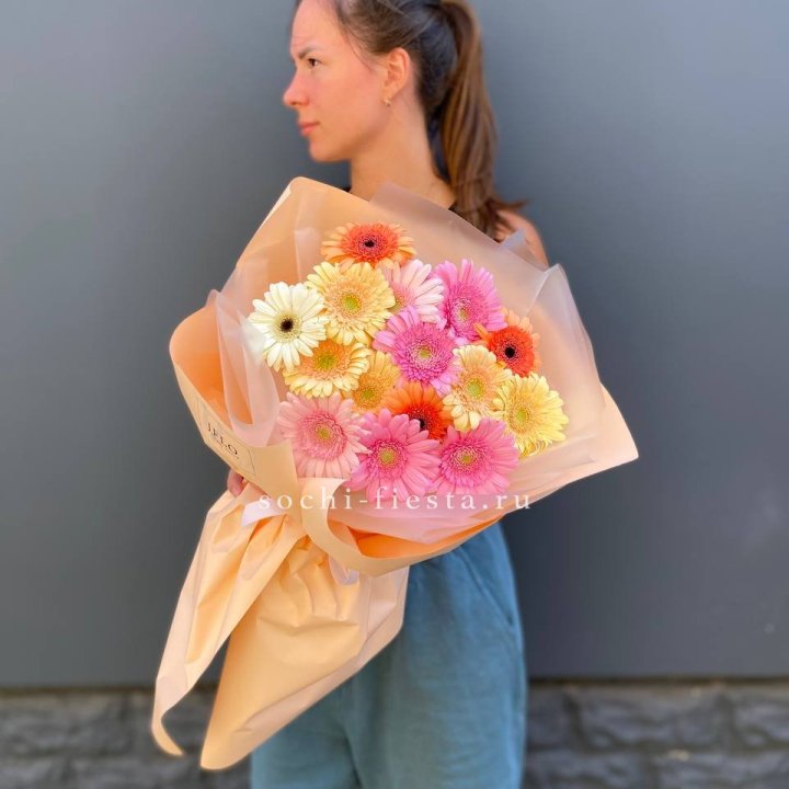 Букет разноцветных гербер в Омске