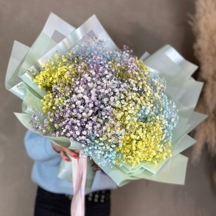 Букет радужных гипсофил в Омске