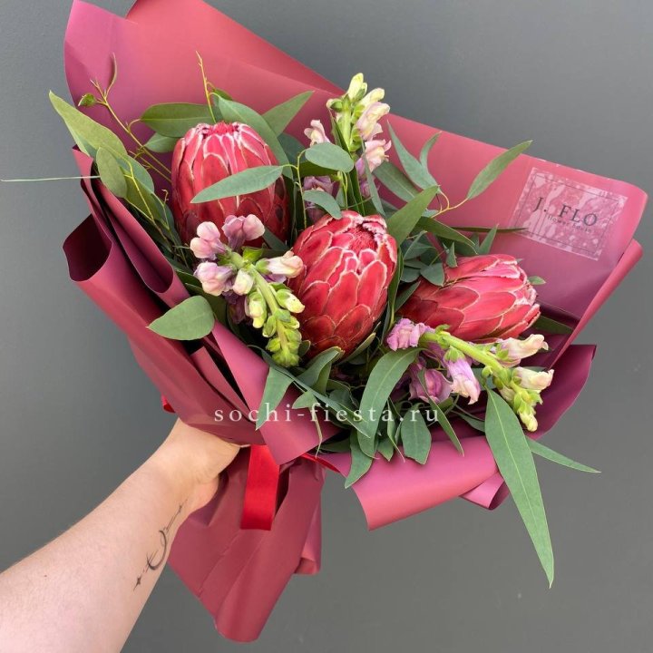 Букет из протеи "Квин" в Омске