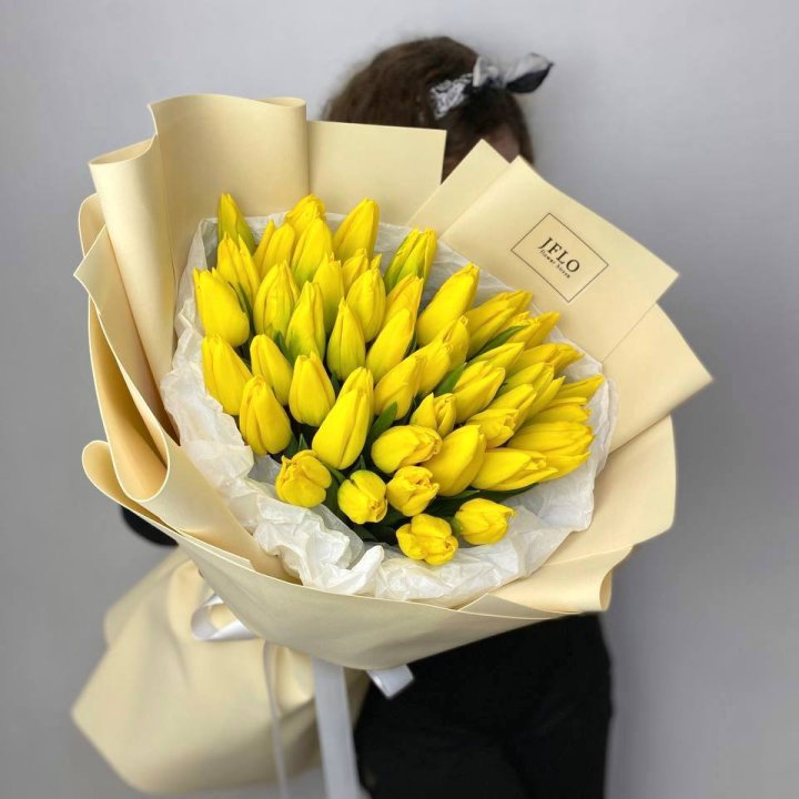 51 жёлтый тюльпан в Омске