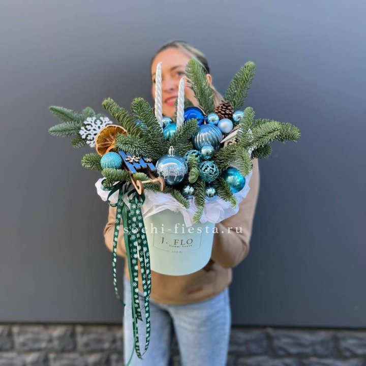 Композиция "Мери крисмас блю" в Омске