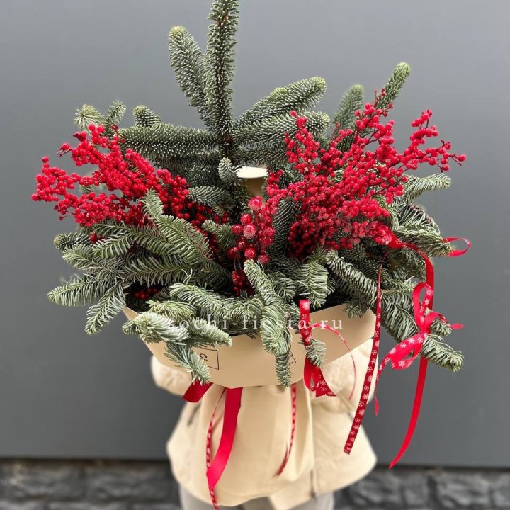 Букет нобилиса и ягод в Омске