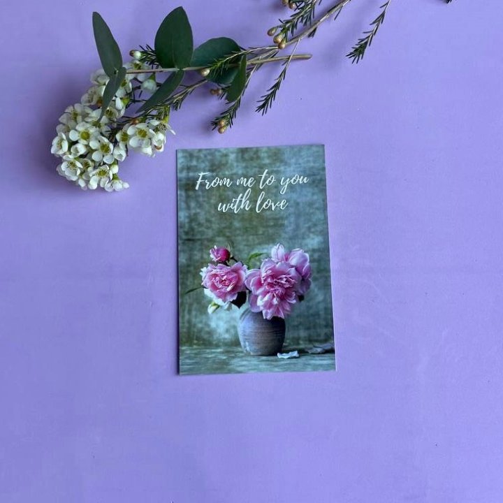 Открытка к букету "С любовью..." в Омске