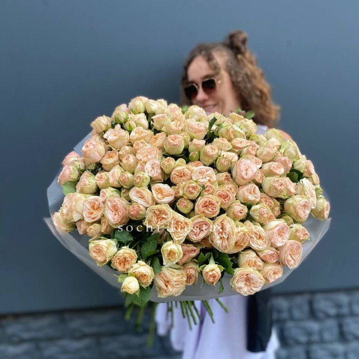 51 пионовидная роза в Омске