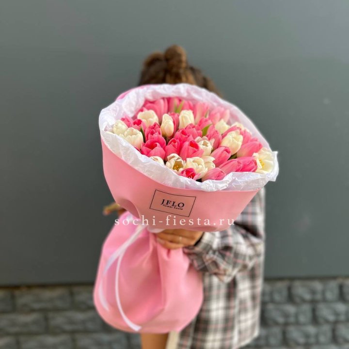 51 бело-розовый тюльпан в Омске