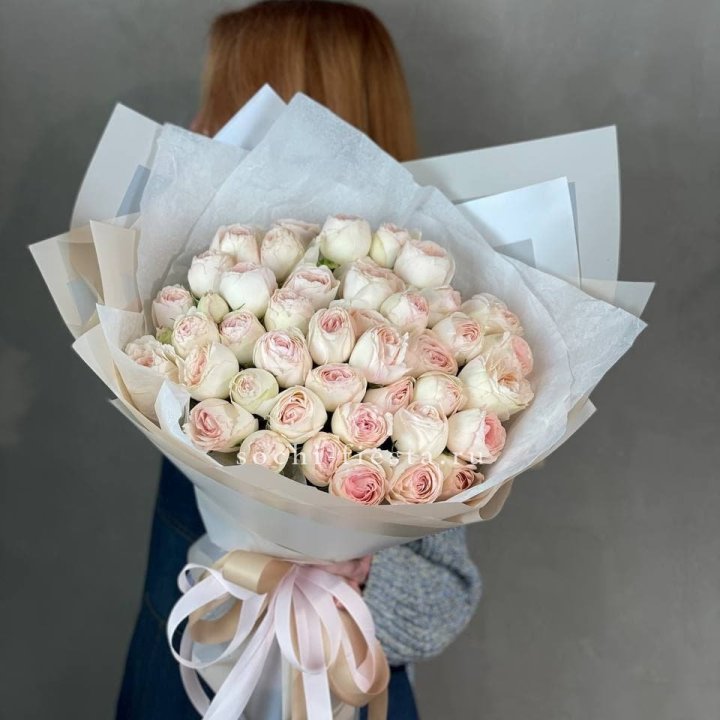 Букет пионовидных роз Пур лав в Омске