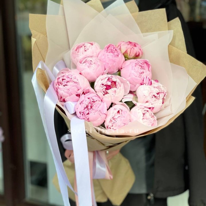 11 пионов в оформлении в Омске