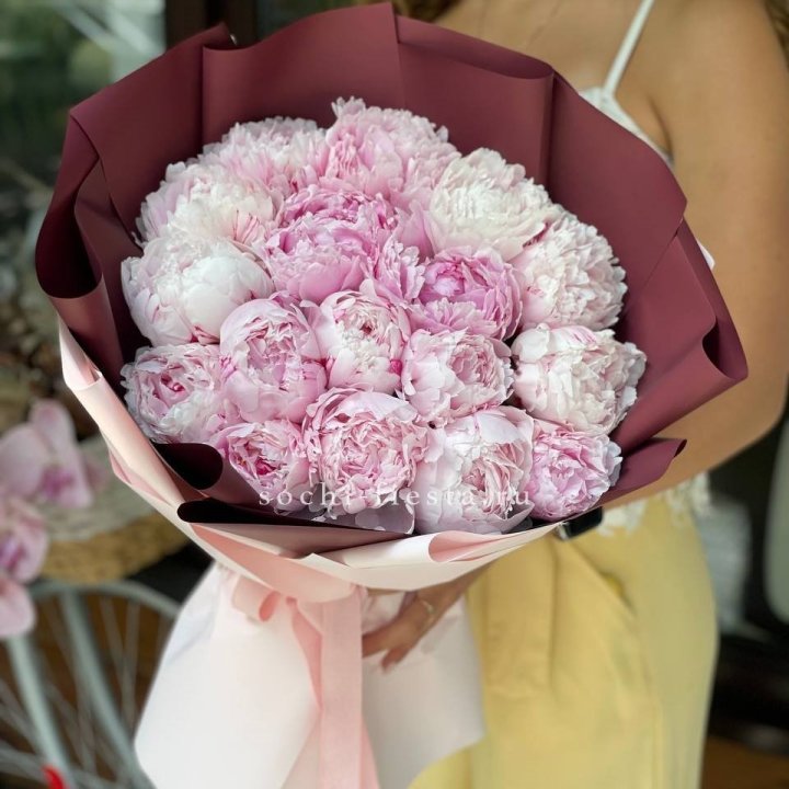 Букет 17 зефирных пионов в Омске