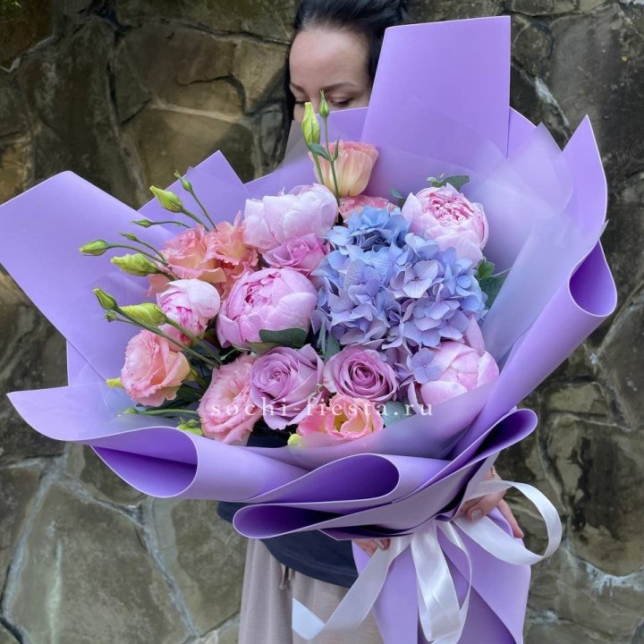 Букет с пионами "Блю логан" в Омске