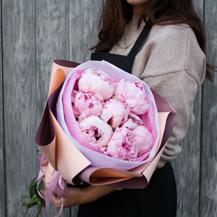 7 зефирных пионов в оформлении в Омске