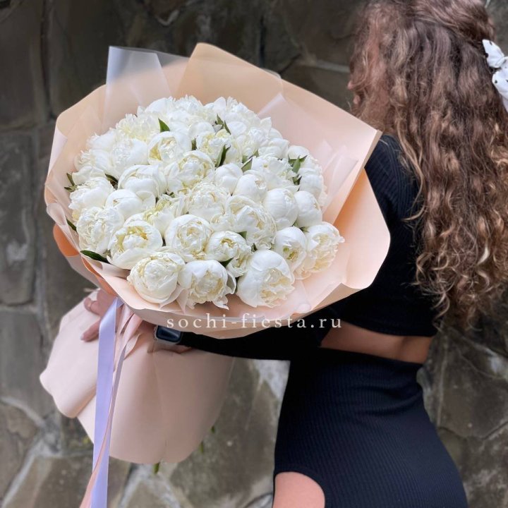 35 белых пион в Омске