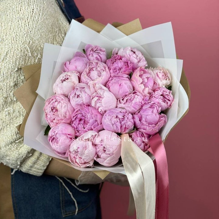 Букет из 21 пионов в Омске