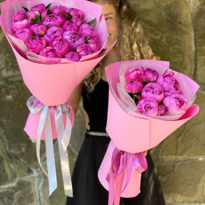 Букет ярких пионов  в Омске