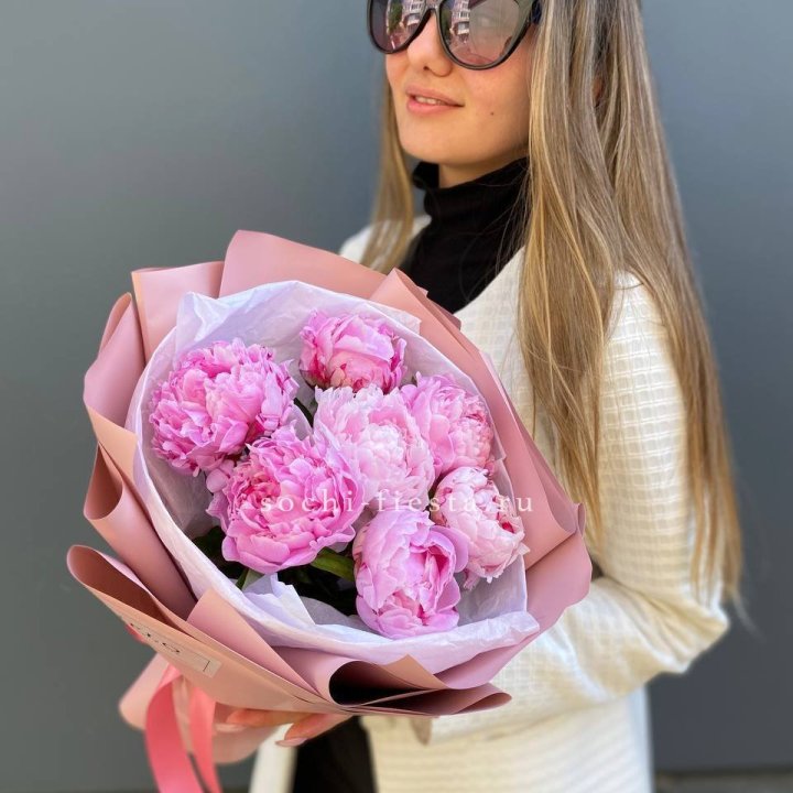 7 пионов в оформлении в Омске