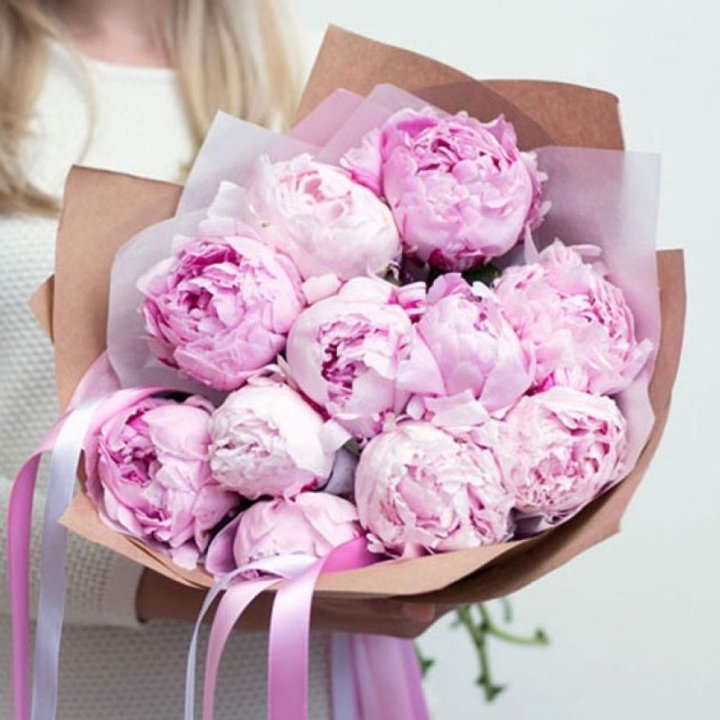 11 нежных пионов в Омске