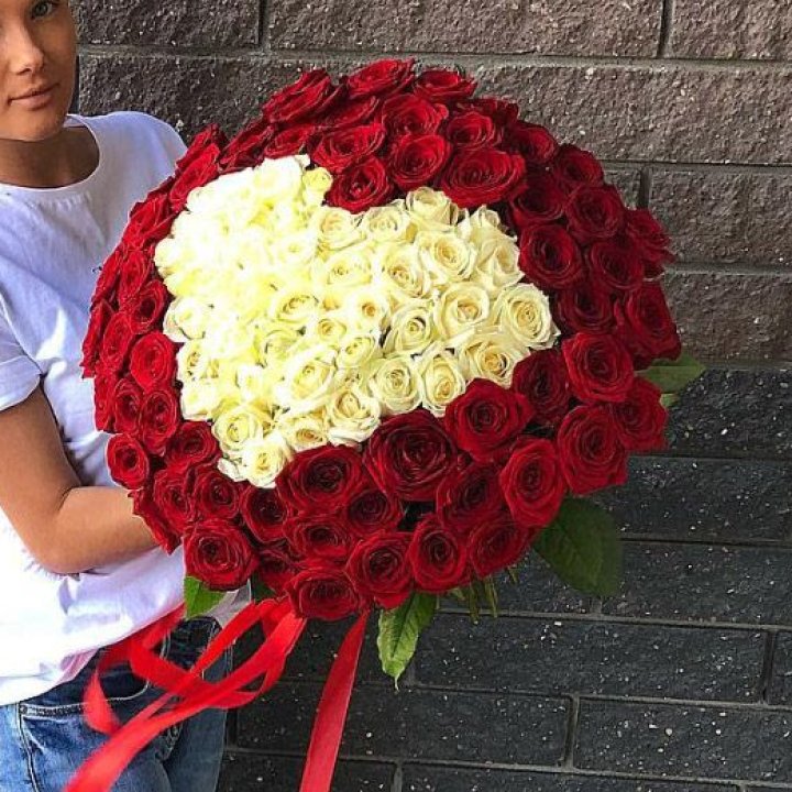 101 роза "Сердце" в Омске