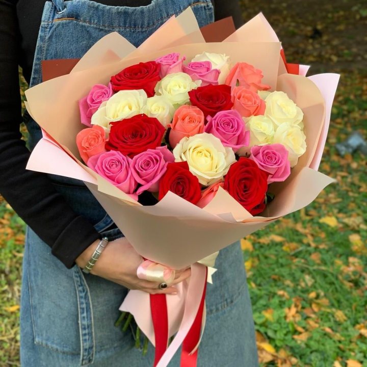 25 роз "Карусель" в Омске